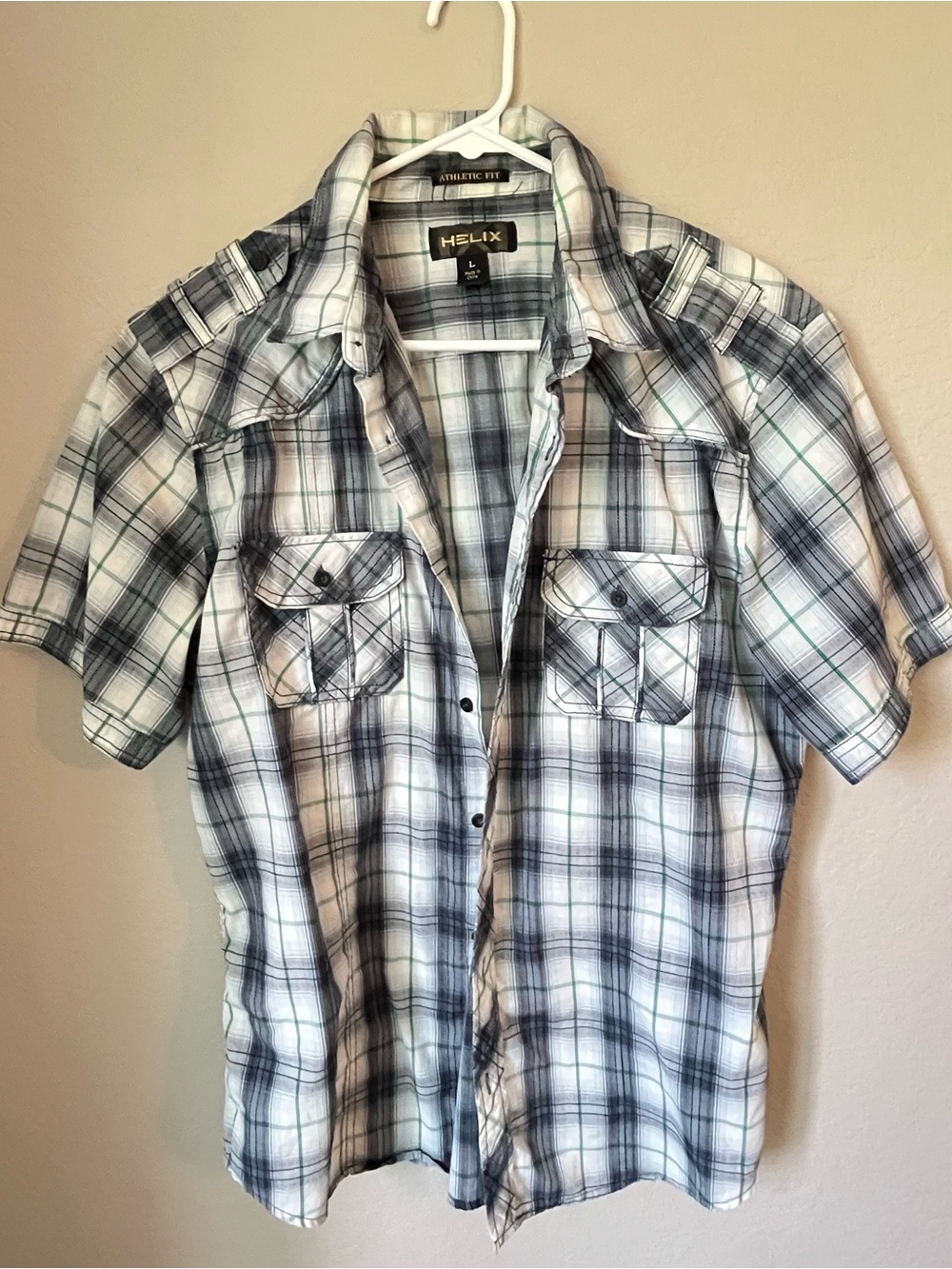 Helix Athletic Fit Plaid Button Up Shirt Men's Large Gray Green Short Sleeve